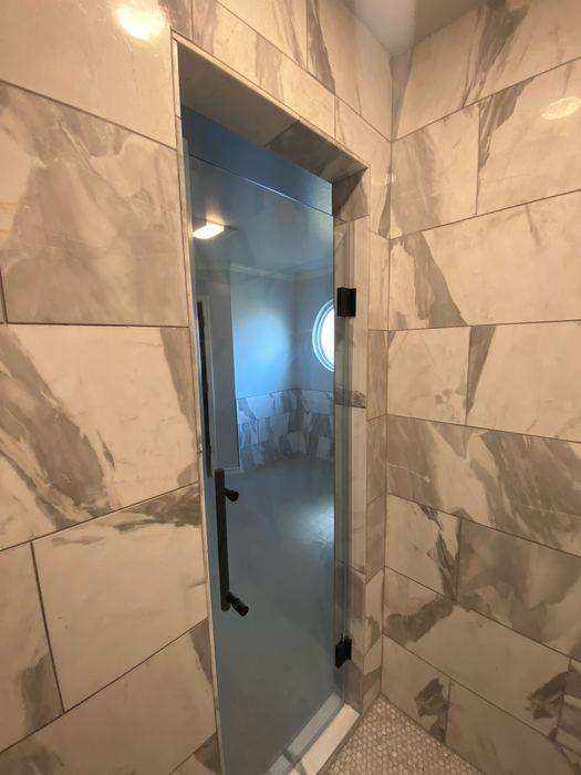 Frameless glass shower door